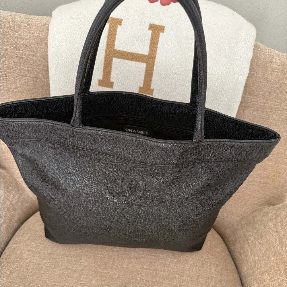 Authentic Chanel Caviar leather CC Timeless Tote Bag black leather medium